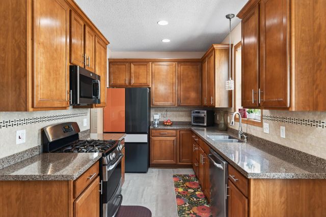10013 Iris Lane, Eden Prairie, MN 55347