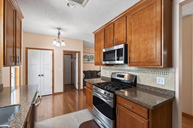 10013 Iris Lane, Eden Prairie, MN 55347