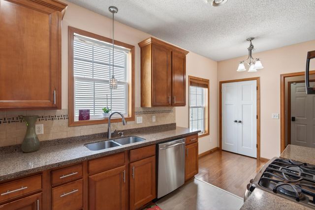 10013 Iris Lane, Eden Prairie, MN 55347