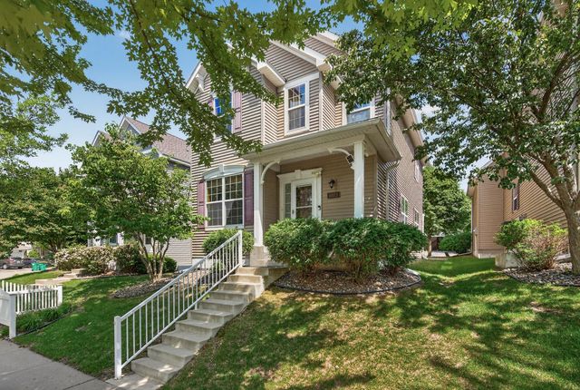 10013 Iris Lane, Eden Prairie, MN 55347