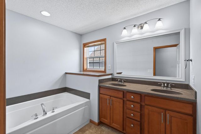 10013 Iris Lane, Eden Prairie, MN 55347