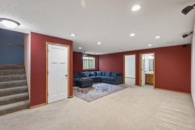 10013 Iris Lane, Eden Prairie, MN 55347