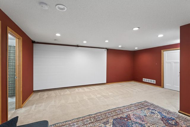 10013 Iris Lane, Eden Prairie, MN 55347