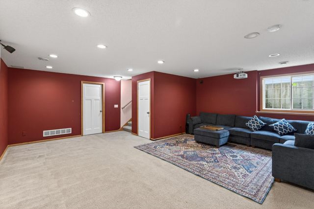 10013 Iris Lane, Eden Prairie, MN 55347