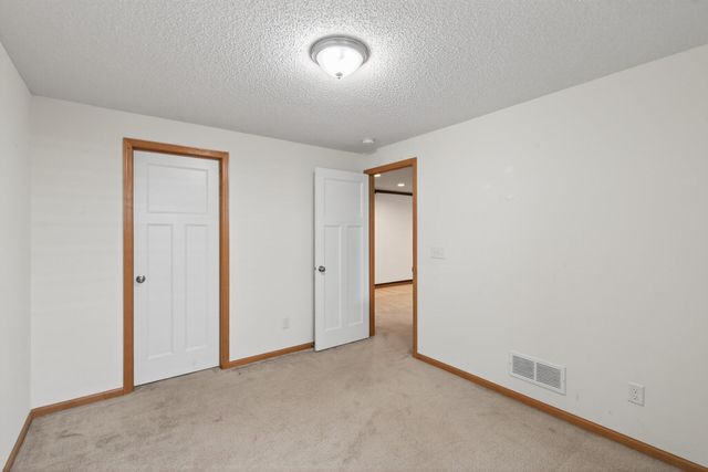 10013 Iris Lane, Eden Prairie, MN 55347