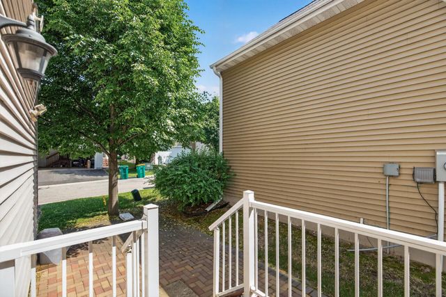 10013 Iris Lane, Eden Prairie, MN 55347