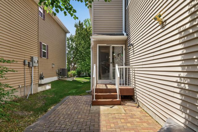 10013 Iris Lane, Eden Prairie, MN 55347