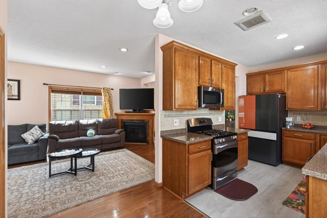 10013 Iris Lane, Eden Prairie, MN 55347