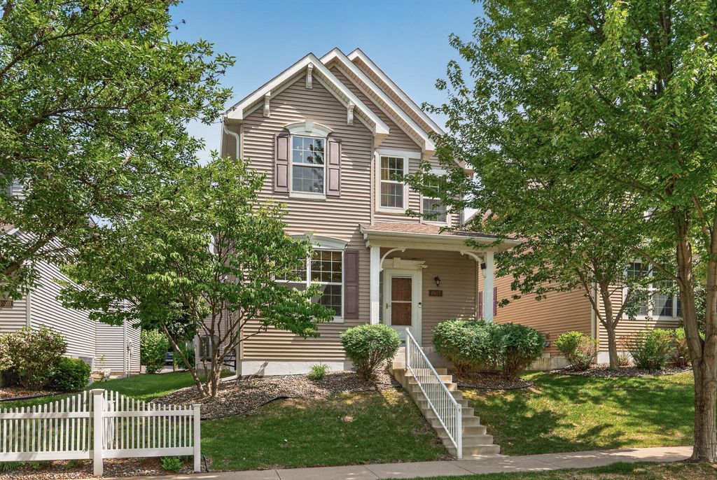 10013 Iris Lane, Eden Prairie, MN 55347
