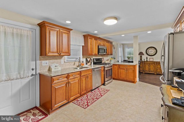 25 ELMORE AVE, Hamilton, NJ 08619