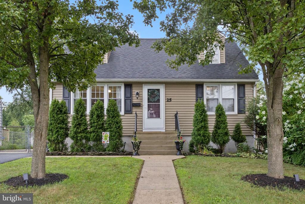 25 ELMORE AVE, Hamilton, NJ 08619