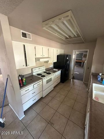 10302 W OAK RIDGE Drive, Sun City, AZ 85351