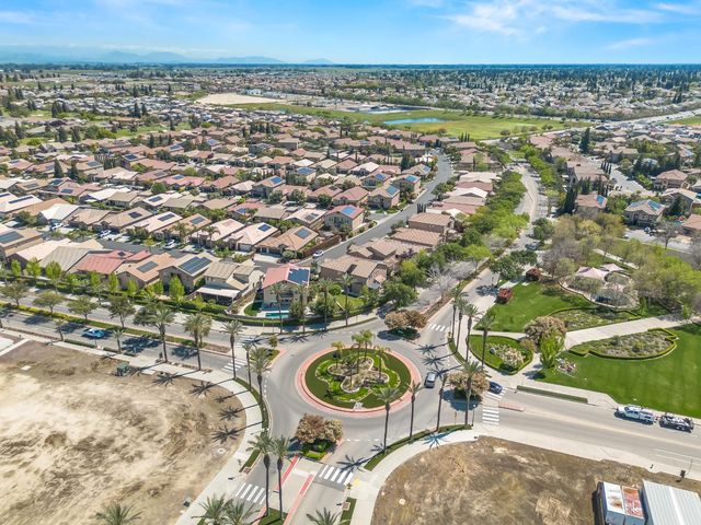 11319 N Via Napoli Drive, Fresno, CA 93730