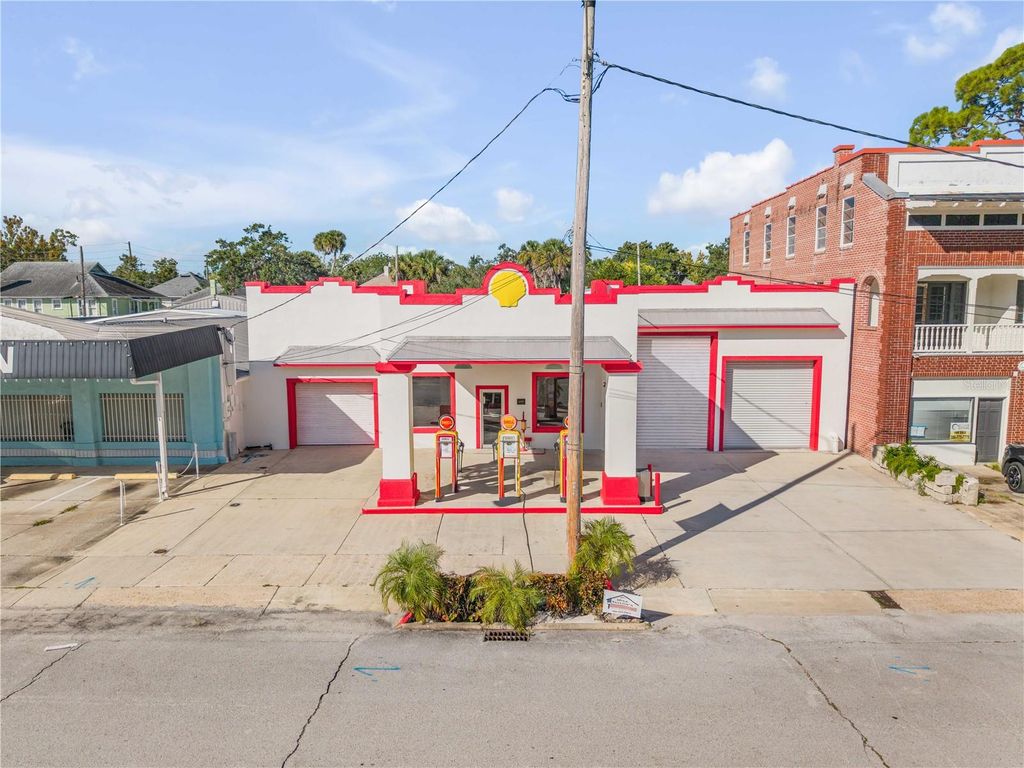 Image 2 of property listing at 208 MAGNOLIA ST, New Smyrna Beach, FL 32168