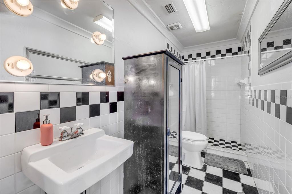 Image 14 of property listing at 208 MAGNOLIA ST, New Smyrna Beach, FL 32168