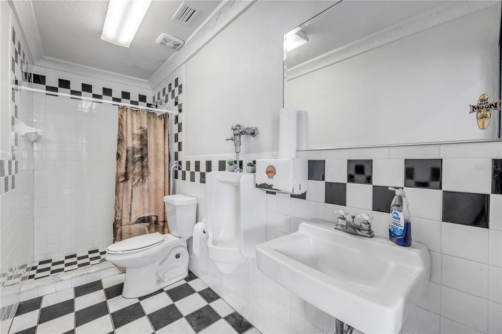 Image 15 of property listing at 208 MAGNOLIA ST, New Smyrna Beach, FL 32168