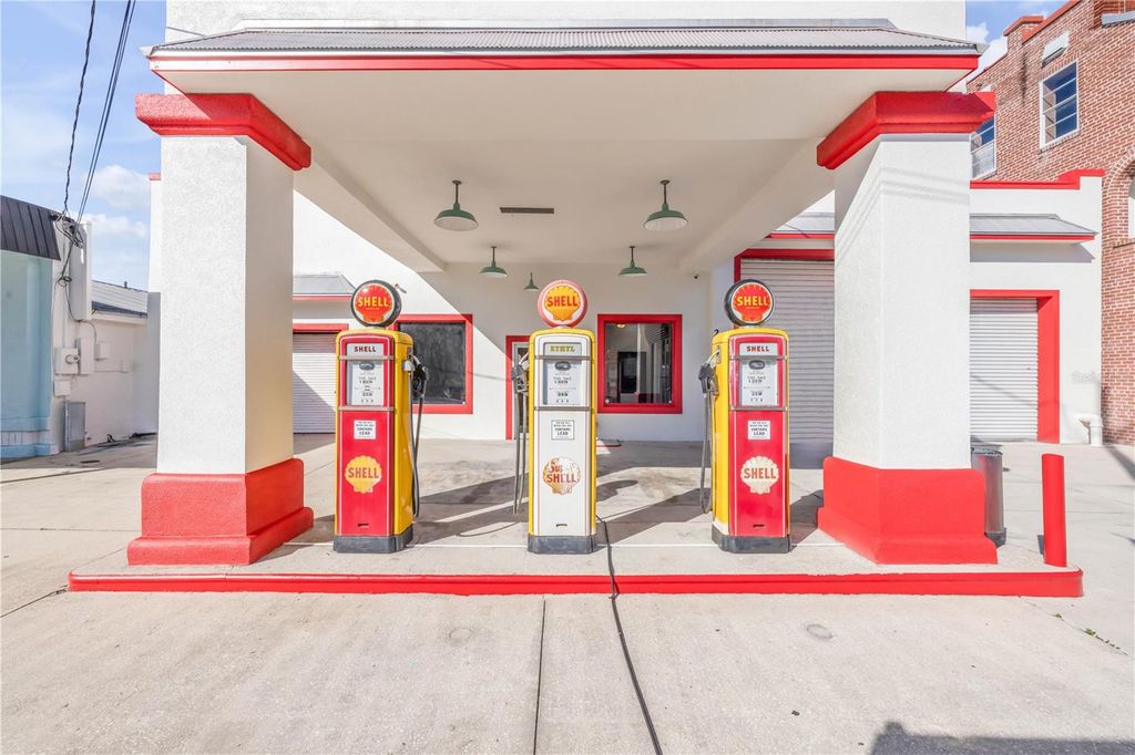 Image 3 of property listing at 208 MAGNOLIA ST, New Smyrna Beach, FL 32168