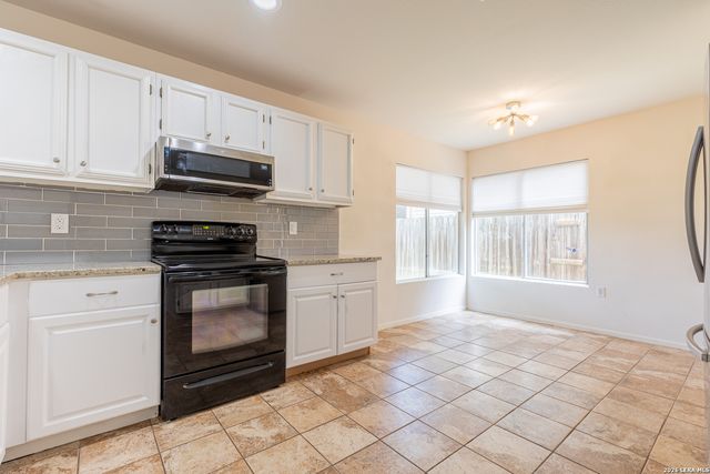 8207 Middle Pt, San Antonio, TX 78250