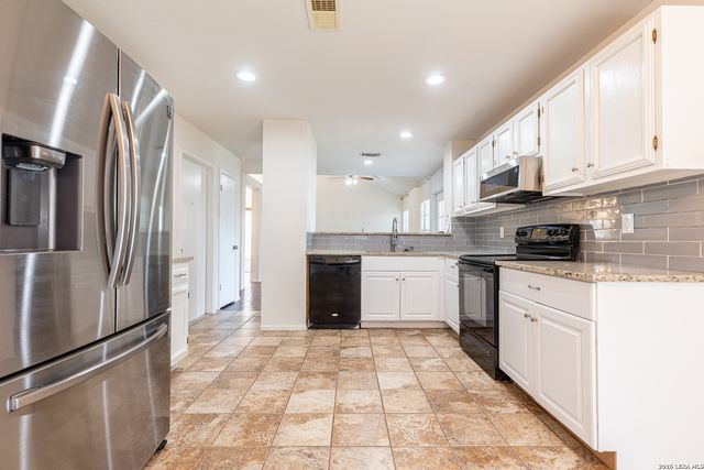 8207 Middle Pt, San Antonio, TX 78250