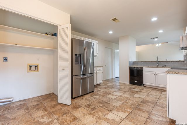 8207 Middle Pt, San Antonio, TX 78250