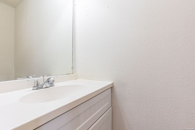 8207 Middle Pt, San Antonio, TX 78250