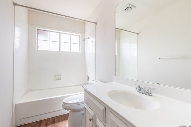 8207 Middle Pt, San Antonio, TX 78250