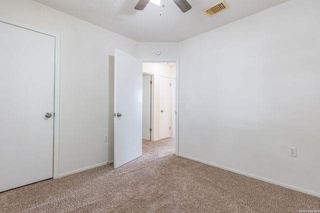8207 Middle Pt, San Antonio, TX 78250