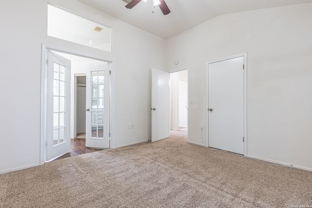 8207 Middle Pt, San Antonio, TX 78250