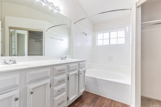8207 Middle Pt, San Antonio, TX 78250