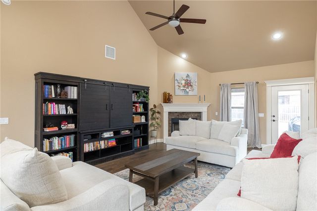 420 Lone Jack Drive, Fayetteville, AR 72704