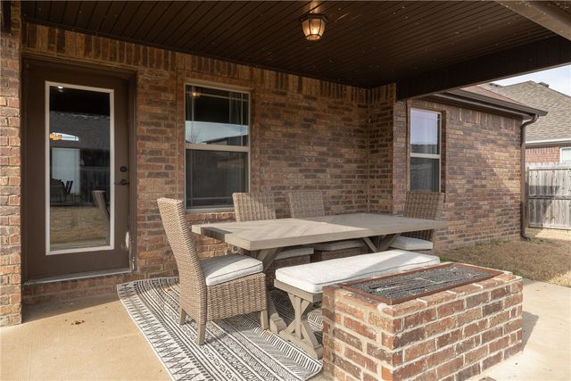 420 Lone Jack Drive, Fayetteville, AR 72704