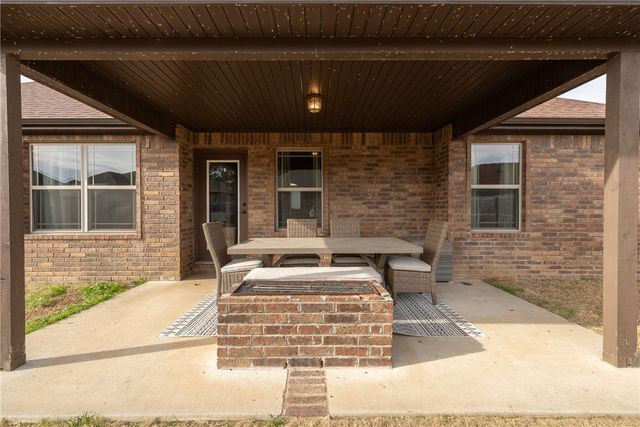 420 Lone Jack Drive, Fayetteville, AR 72704