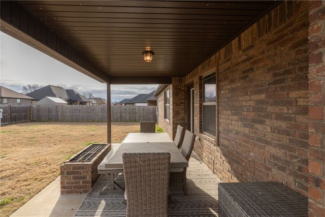 420 Lone Jack Drive, Fayetteville, AR 72704