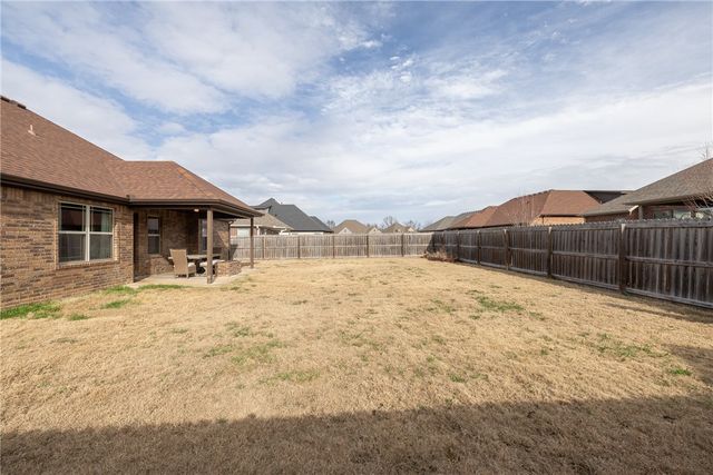 420 Lone Jack Drive, Fayetteville, AR 72704