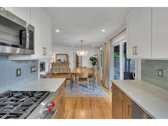 9760 Sw INGLEWOOD Pl, Portland, OR 97225