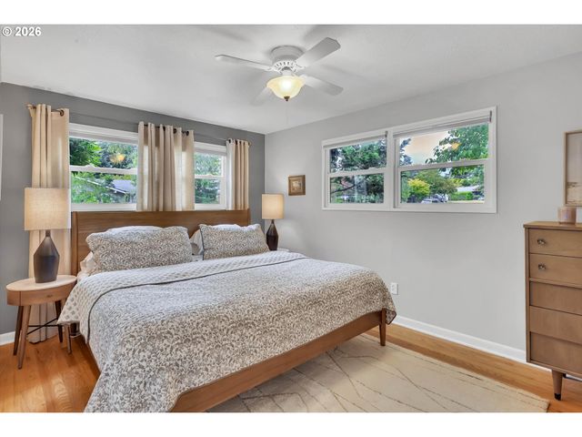 9760 Sw INGLEWOOD Pl, Portland, OR 97225