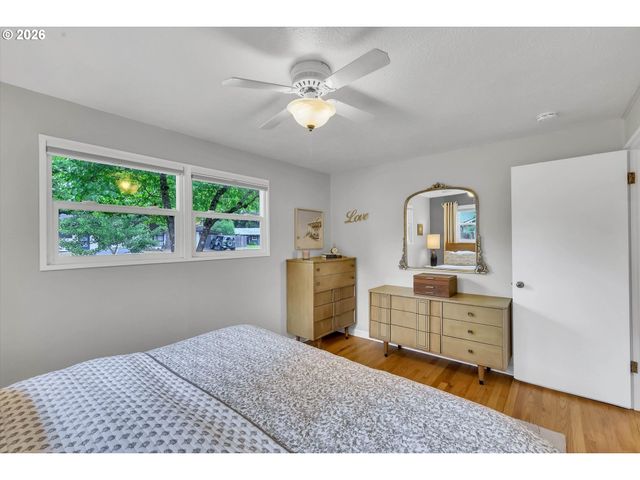 9760 Sw INGLEWOOD Pl, Portland, OR 97225