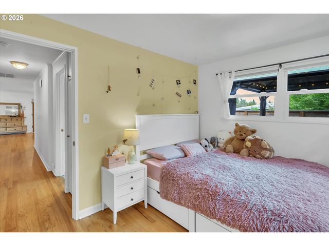 9760 Sw INGLEWOOD Pl, Portland, OR 97225