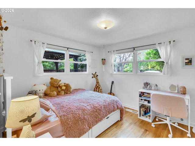 9760 Sw INGLEWOOD Pl, Portland, OR 97225