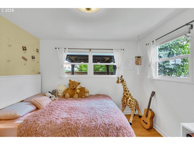 9760 Sw INGLEWOOD Pl, Portland, OR 97225