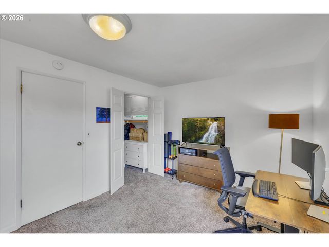 9760 Sw INGLEWOOD Pl, Portland, OR 97225