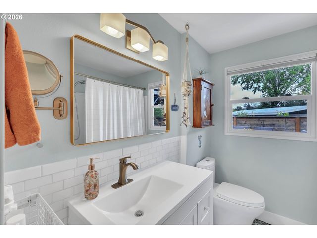 9760 Sw INGLEWOOD Pl, Portland, OR 97225