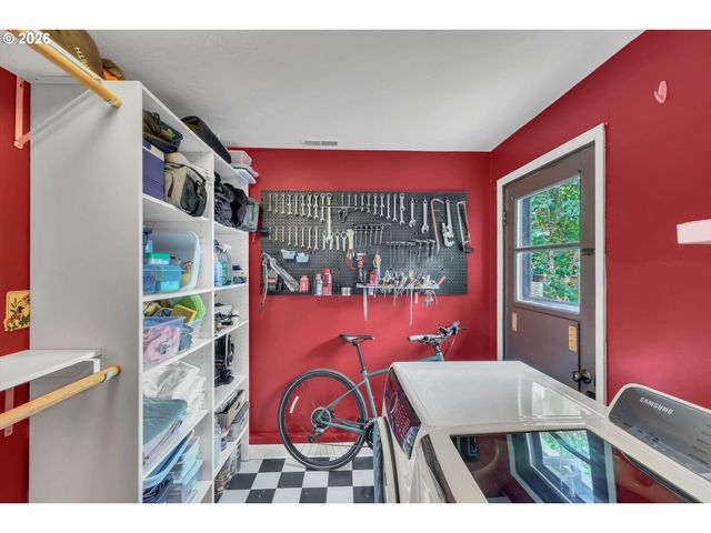 9760 Sw INGLEWOOD Pl, Portland, OR 97225