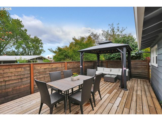 9760 Sw INGLEWOOD Pl, Portland, OR 97225