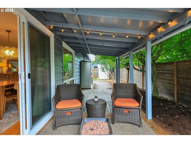 9760 Sw INGLEWOOD Pl, Portland, OR 97225