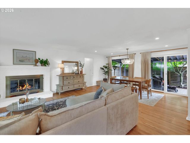 9760 Sw INGLEWOOD Pl, Portland, OR 97225