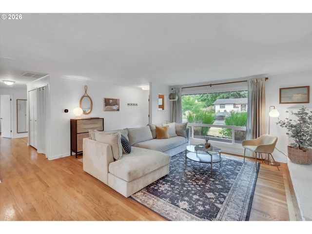 9760 Sw INGLEWOOD Pl, Portland, OR 97225