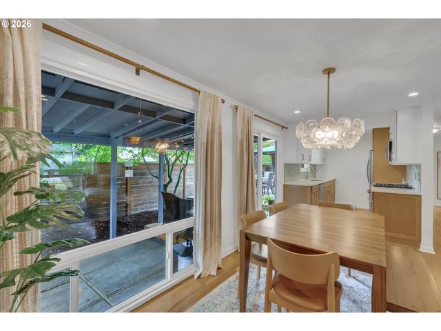 9760 Sw INGLEWOOD Pl, Portland, OR 97225