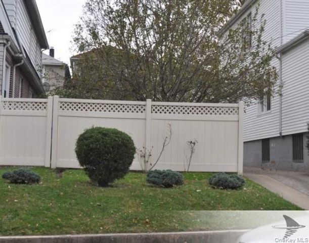 1815 Willow Lane, Bronx, NY 10461