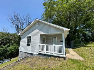 120 10 1/2 ST, Roanoke, VA 24013